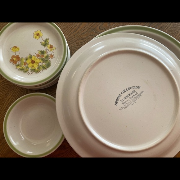 Mid Century Spring Collection Stoneware Spring Garland Dishes - Picture 5 of 9